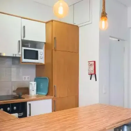 Curva Do 28, Alfama Apartment *