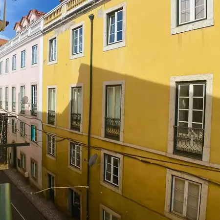 Apartment Curva Do 28, Alfama *