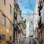 Curva Do 28 | Alfama Apartment